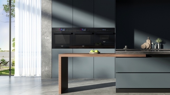 厨房的电视 AI 生成的内容可能不正确。